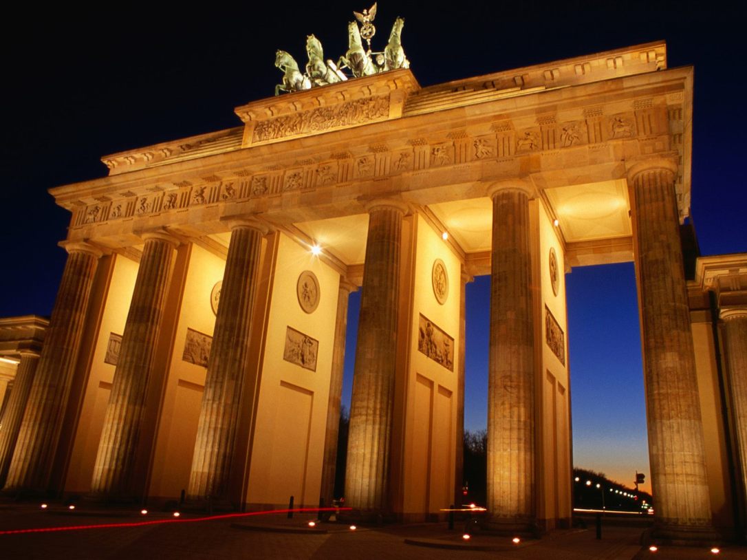 brandenburg-gate-dusk-berlin-germany